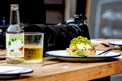 Uden mad og drikke duer fotografen heller ikke. Foto Lise Peltola