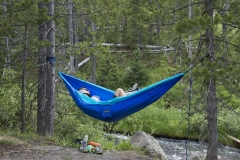 MG_0976-Young-couple-in-a-hammock