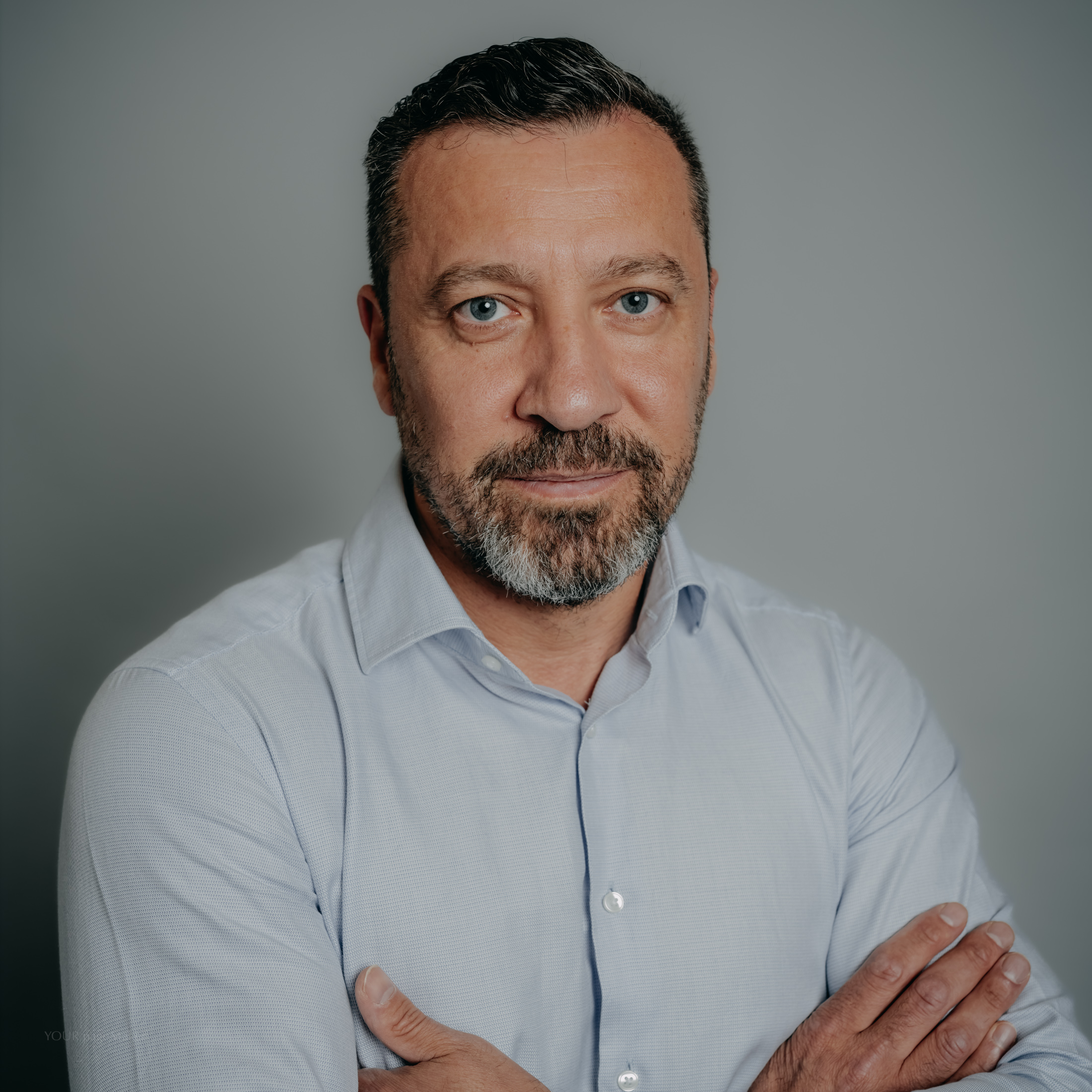 Deniz Bezen