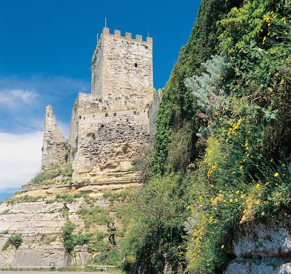 Il Castello di lombardia, et af Ennas vartegn