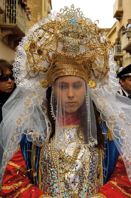 En såkaldt Veronica under påskeoptoget i Marsala