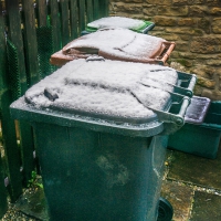 28-4-16-snow-on-dustbins