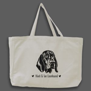 Foto av naturvit tygväska med svart illustration av hundhuvud av rasen Black & Tan Coonhound