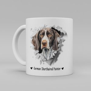 Vit keramikmugg med illustration av ett hundhuvud som "tittar ut genom" ett illustrerat hål. Hunden är av rasen German Shorthaired Pointer