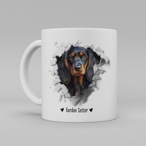 Vit keramikmugg med illustration av ett hundhuvud som "tittar ut genom" ett illustrerat hål. Hunden är av rasen Gordon Setter