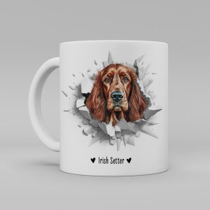 Vit keramikmugg med illustration av ett hundhuvud som "tittar ut genom" ett illustrerat hål. Hunden är av rasen Irish Setter