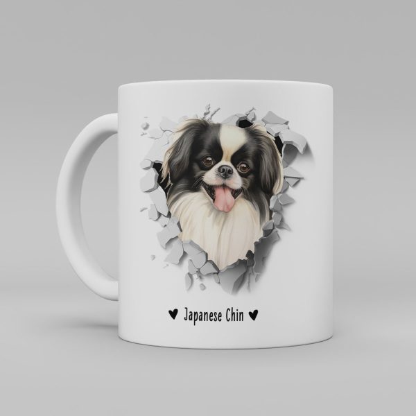 Vit keramikmugg med illustration av ett hundhuvud som "tittar ut genom" ett illustrerat hål. Hunden är av rasen Japanese Chin