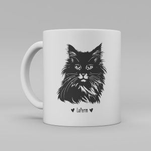 Vit keramikmugg med svart illustration av svart katt av rasen LaPerm