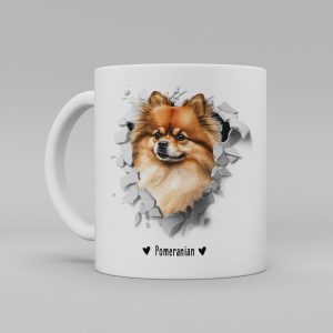 Vit keramikmugg med illustration av ett hundhuvud som "tittar ut genom" ett illustrerat hål. Hunden är av rasen Pomeranian