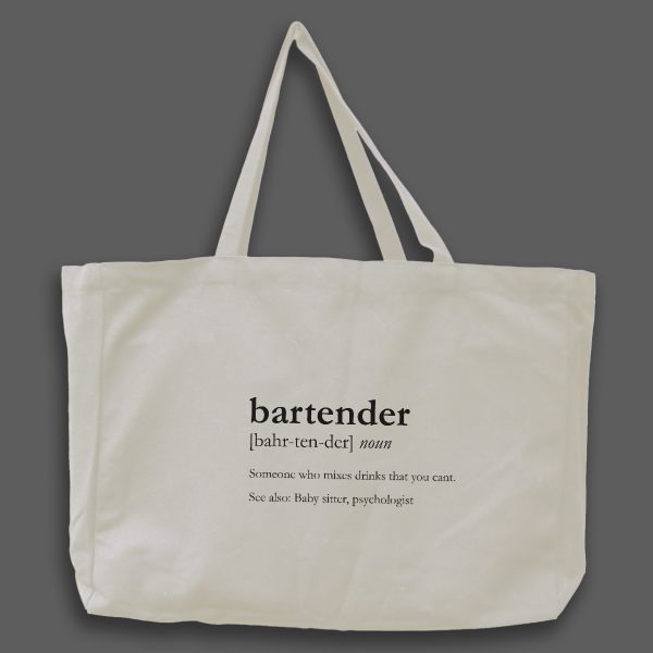 Naturvit tygväska med svart text på engelska: "Bartender; someone who mixes drinnks you can't. See also; babysitter, psychologist"