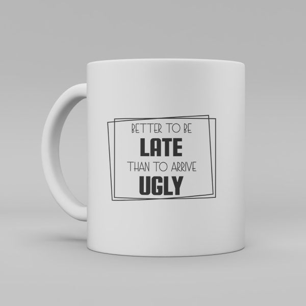 Vit keramikmugg med svart text på engelska: "Better to be late than to arrive ugly"