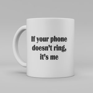 Vit keramikmugg med svart text på engelska: "If your phone doesn't ring, it's me"