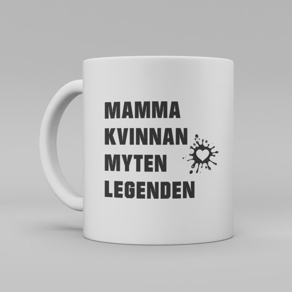 Vit keramikmugg med svart text: "mamma kvinnan myten legenden"