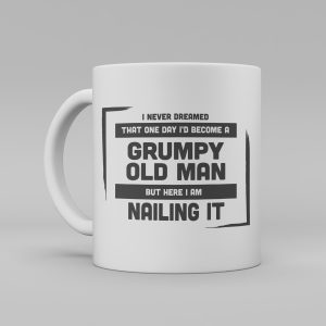 Vit keramikmugg med svart text på engelska: " I never dreamed that one day I'd become a grumpy old man but here I am nailing it"