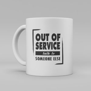 Vit keramikmugg med svart text på engelska: "Out of service talk to someone else"