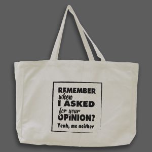 Naturvit tygväska med svart text på engelska: "Remember whenI asked for your opinion? Yeah Me neither"
