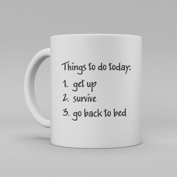 Vit keramikmugg med svart text; things to do today; 1. get up 2. survive 3. go back to bed