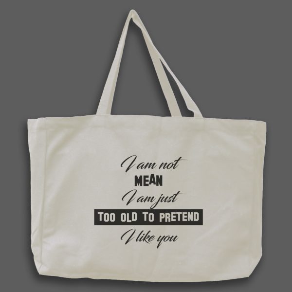 Naturvit tygväska med svart text på engelska: "I am not mean I am just to old to pretend I like you"