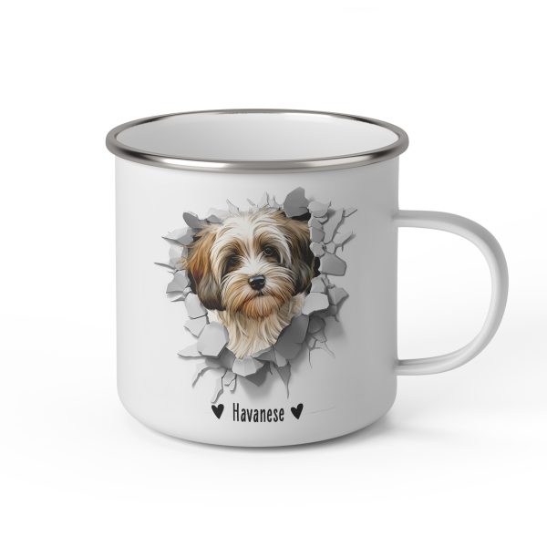 Vit emaljmugg med illustration av ett hundhuvud som "tittar ut genom" ett illustrerat hål. Hunden är av rasen Havanese