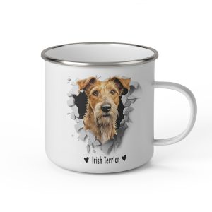 Vit emaljmugg med illustration av ett hundhuvud som "tittar ut genom" ett illustrerat hål. Hunden är av rasen Irish Terrier