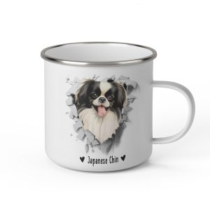 Vit emaljmugg med illustration av ett hundhuvud som "tittar ut genom" ett illustrerat hål. Hunden är av rasen Japanese Chin