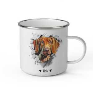 Vit emaljmugg med illustration av ett hundhuvud som "tittar ut genom" ett illustrerat hål. Hunden är av rasen Vizsla