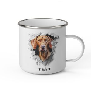 Vit emaljmugg med illustration av ett hundhuvud som "tittar ut genom" ett illustrerat hål. Hunden är av rasen Vizsla