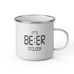 Vit emaljmugg med engelsk svart text: "It's Beer o'clock"