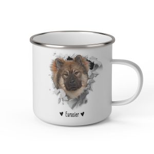 Vit emaljmugg med illustration av ett hundhuvud som "tittar ut genom" ett illustrerat hål. Hunden är av rasen Eurasier