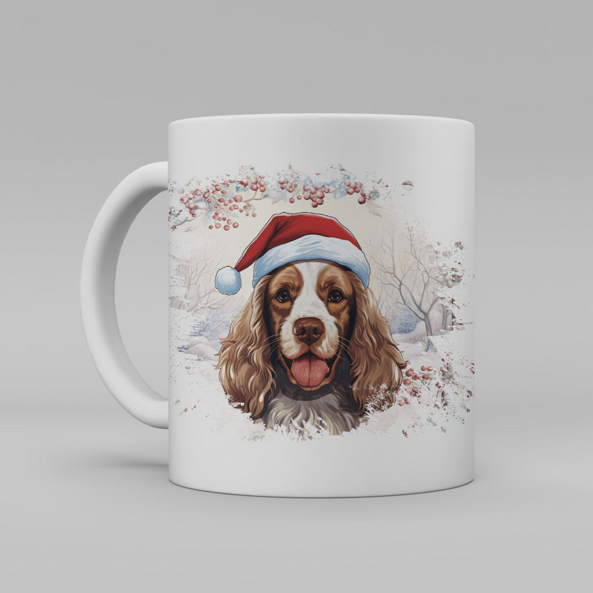 Vit keramikmugg med illustration av en hund med en tomteluva. Hunden är av rasen American Cocker Spaniel