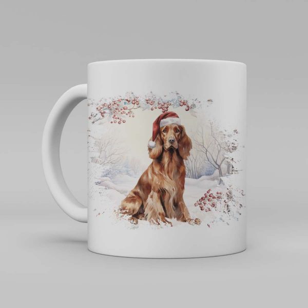 Foto av en vit keramikmugg med illustration av en hund med en tomteluva. Hunden är av rasen Irish Setter