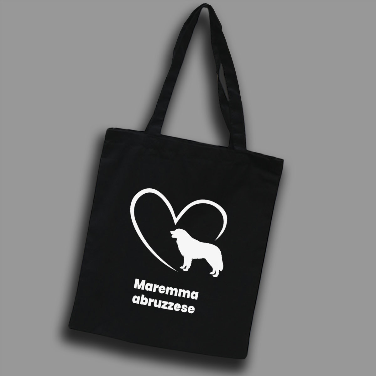 foto på tygkasse med konturer av ett hjärta, del av hjärtat har silhuett av en hund. Under hjärtat står texten: "Maremma abruzzese"