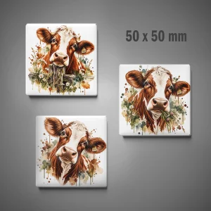 Tre fyrkantiga magneter med ko-motiv, 50 x 50 mm.