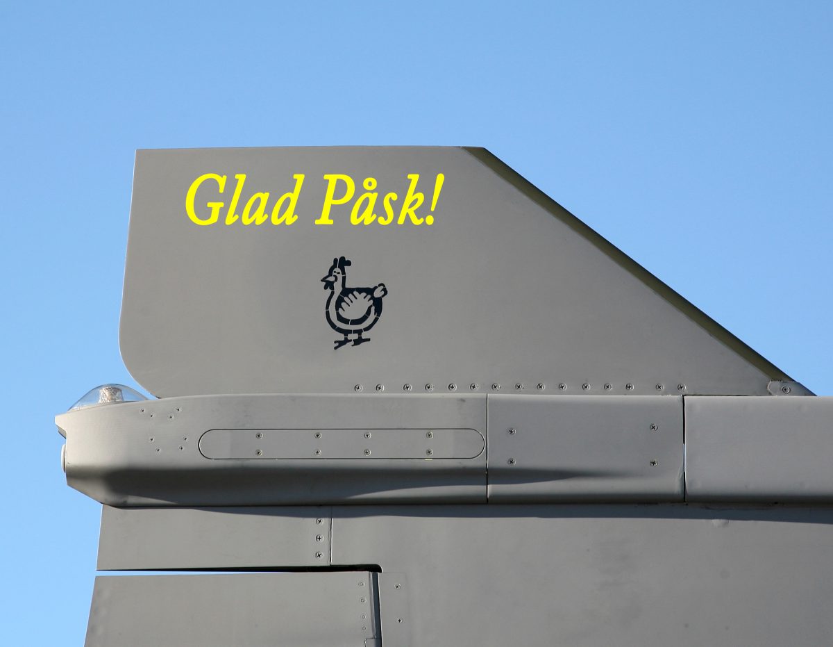 Glad påsk-hälsning på stabilisatorn på en JAS 39 Gripen. Foto: Gunnar Åkerberg