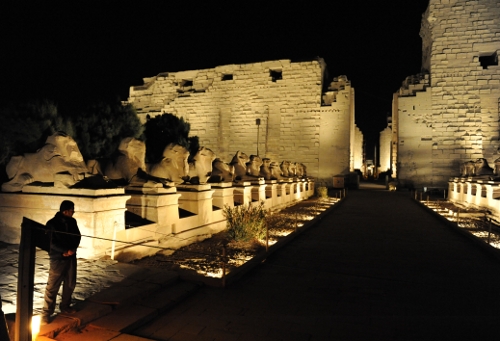 Karnaktemplet by night.