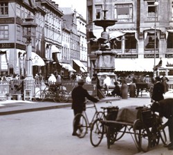 Cyklist ved Amagertorv, 1907 - Kilde: Københavns Stadsarkiv, Stadsingeniørens fotosamling.