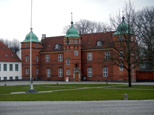 Hollufgård. En gammel hovedgård. Nævnt første gang i 1487.