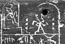 Faraoen Den (Første dynasti, ca. 2970 fvt.) først siddende i hans Heb Sed trone og til højre løbende det symbolske løb som bevis på at han havde styrken til at reagere.