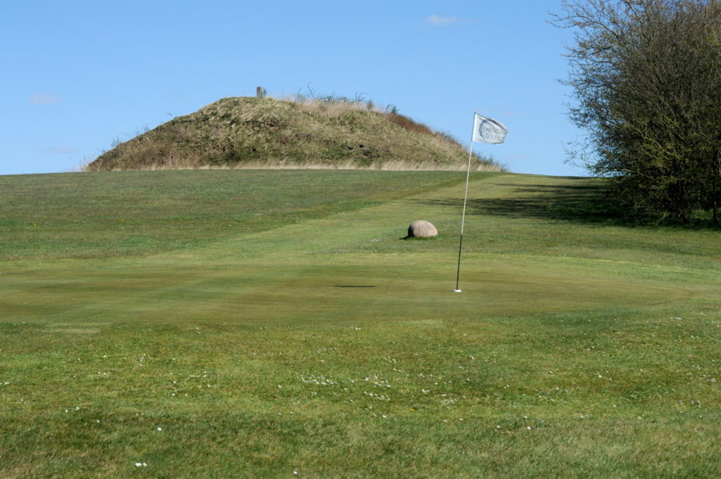 Rundhøj på golfbane