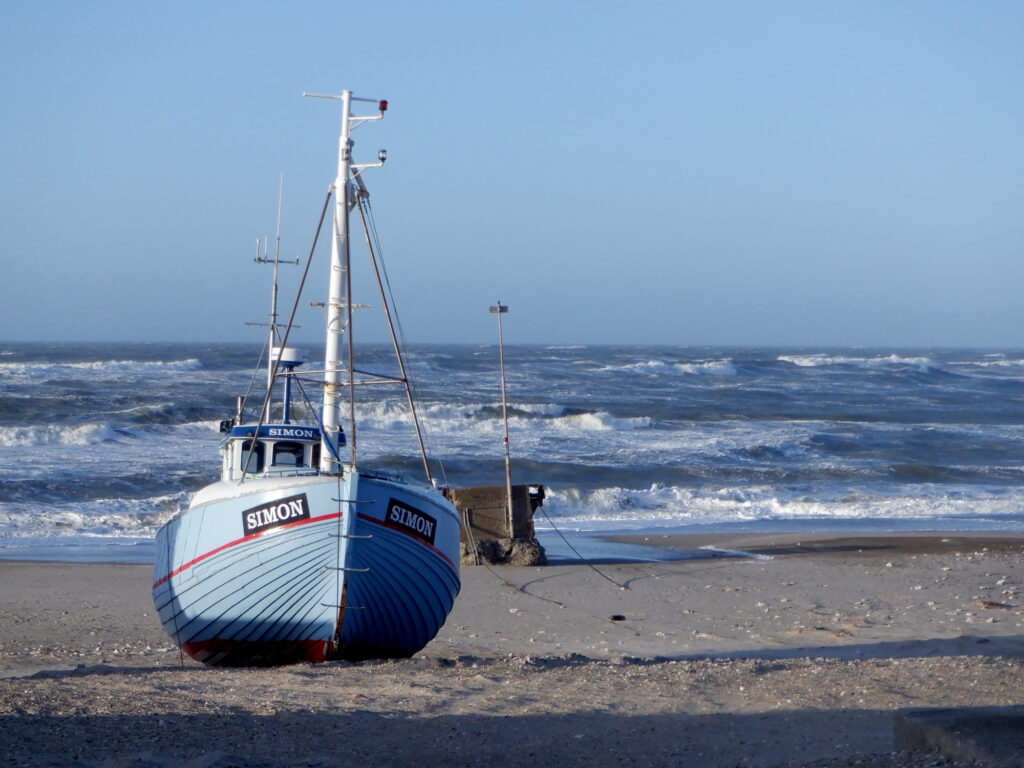 Fiskerbåd på stranden