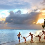 Travel Cloud Happy Beach Family Joy Holiday