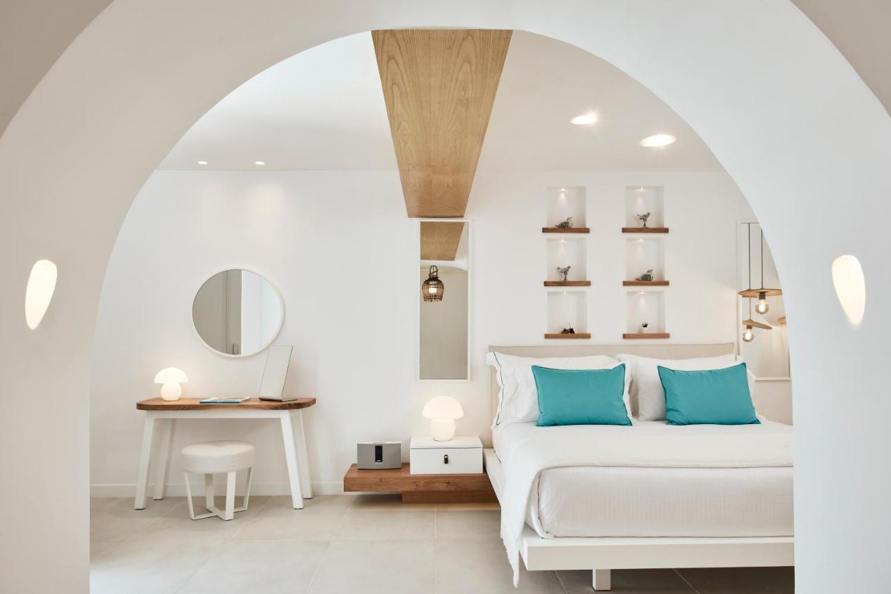 The Best Hotels in Santorini