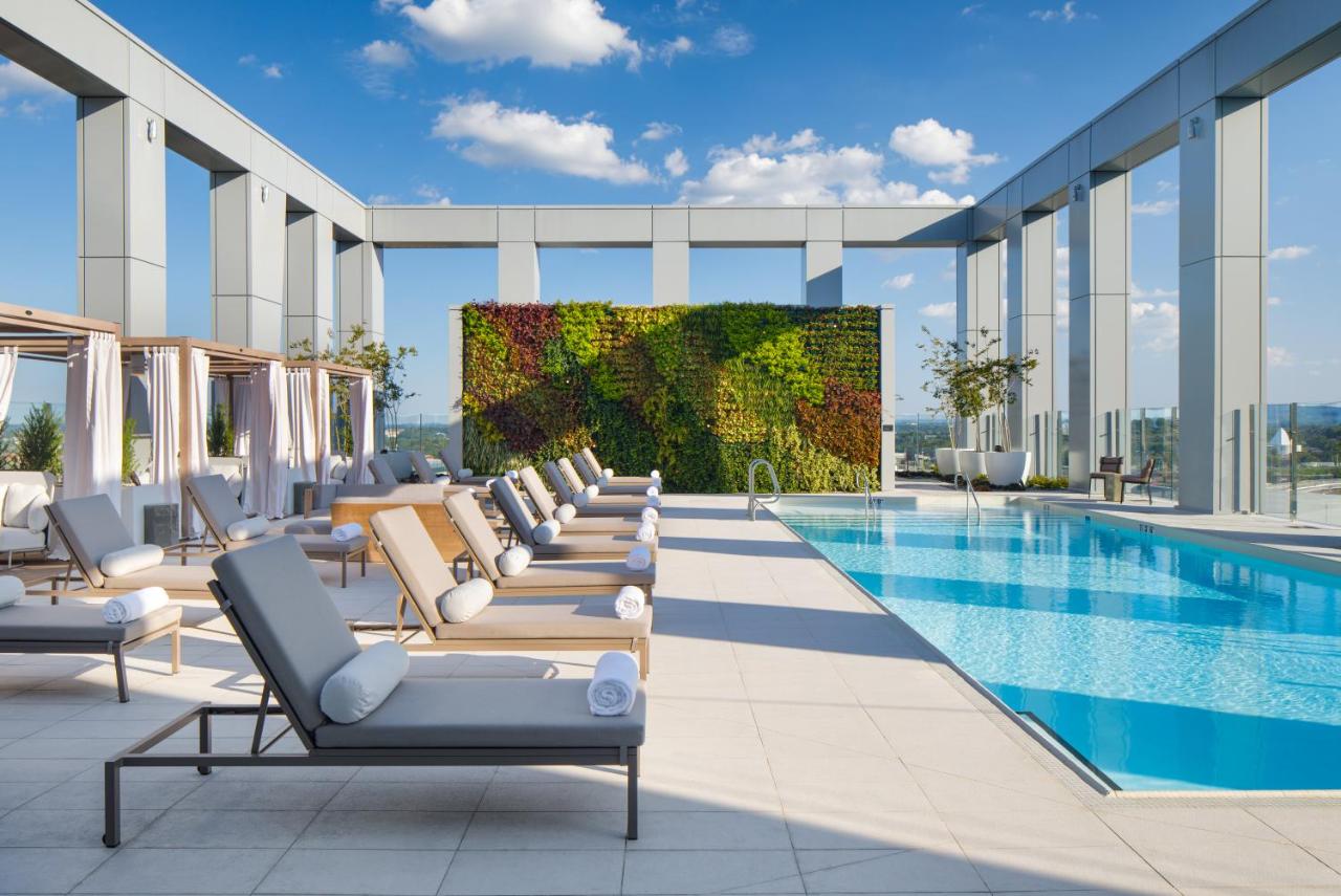 Nashville Hotels with Rooftop Pools