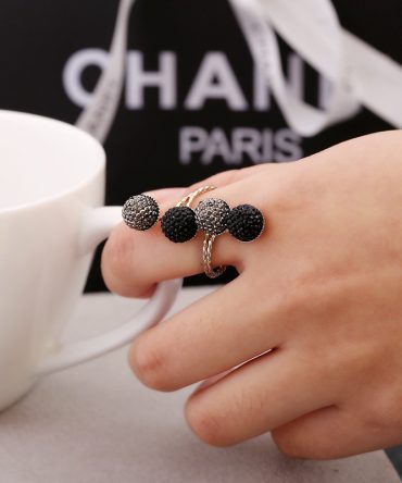 LIT BLACK STONE ROUND CLASSY RING