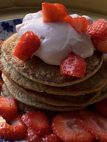 american pancakes met aardbeien