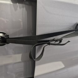 FÄSTA dörr hållare husbilar (plåtisar) med skjutdörr. Skruv fritt.