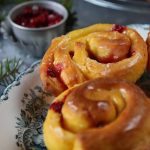 saffransbullar med vitchoklad och lingon