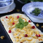 tomteglass med saffran och kakbitar