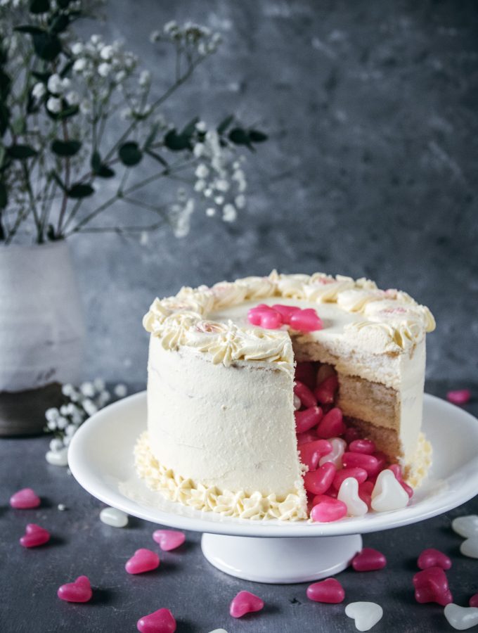 vaniljtårta med överraskning