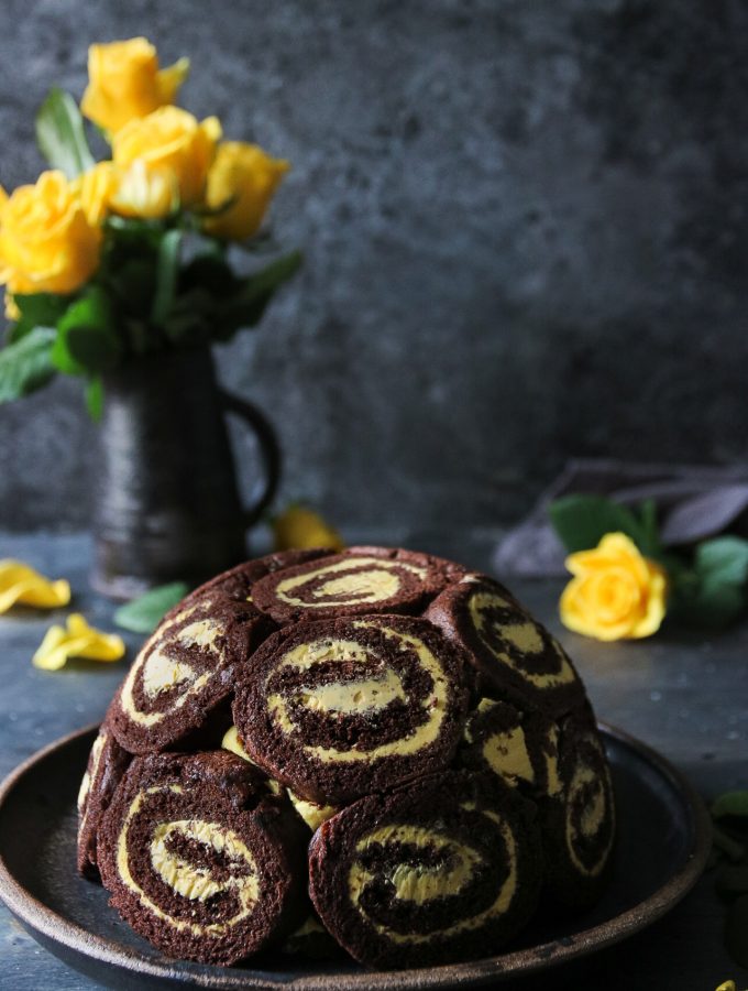 charlotte royale tårta med vit choklad och saffran charlotte royale tårta med vit choklad och saffran